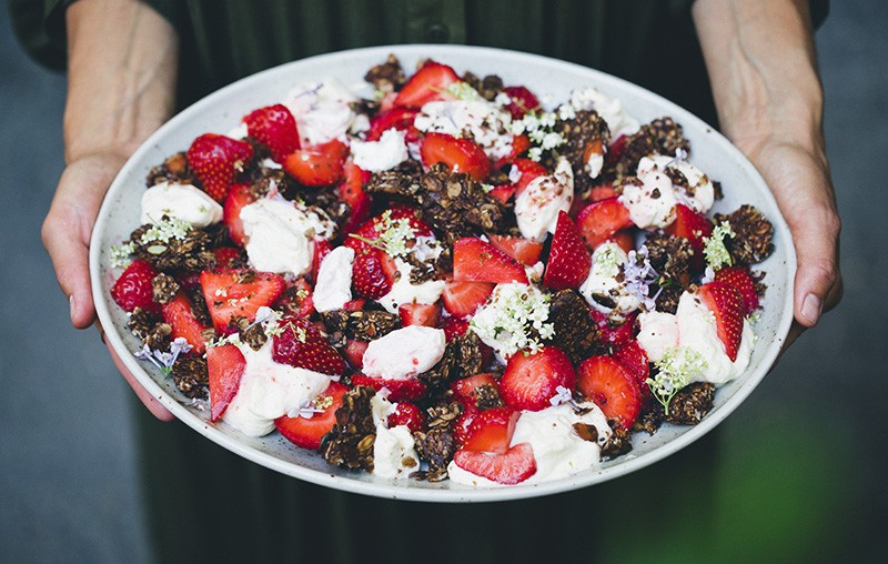 StrawberryCookieSalad_1